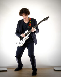 Alex Lowz - Chant, Guitare